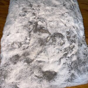 Fabulous Furs Donna Salyers Classic Sterling Faux Fur Throw 60x62” Luxury NWOT